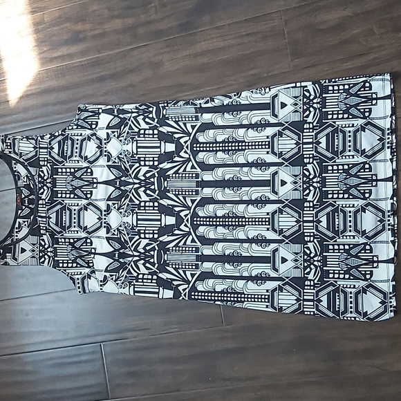 Abstract dress - Picture 1 of 4